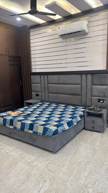 Bedroom in 5 BHK Villa at JakhaN-Rajpur Road – for Sale