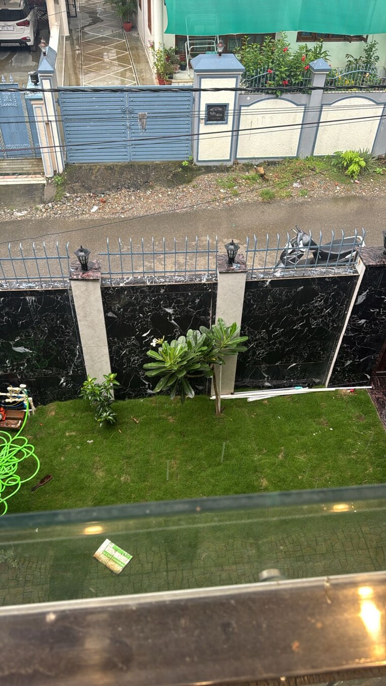 Garden, jakhan rajpur road 5 Bedroom 223 Sq.Yd. Villa In JakhaN Rajpur Road Dehradun 9232800