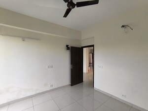 Room in 3 BHK Villa at BPTP Amstoria, Sector 102 – for Rent