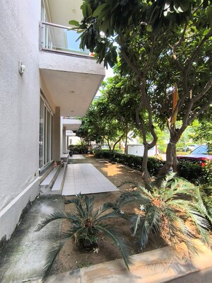 Balcony in 3 BHK Villa at BPTP Amstoria, Sector 102 – for Rent