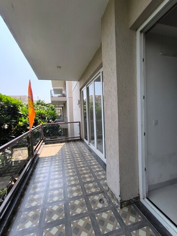 Balcony in 3 BHK Villa at BPTP Amstoria, Sector 102 – for Rent