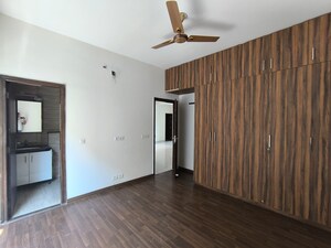Room in 3 BHK Villa at BPTP Amstoria, Sector 102 – for Rent
