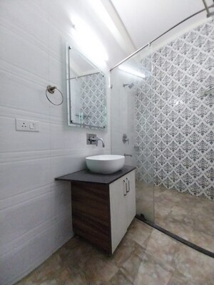 Bathroom in 5 BHK Builder Floor at Vipul World Plots, Sector 48 – for Rent