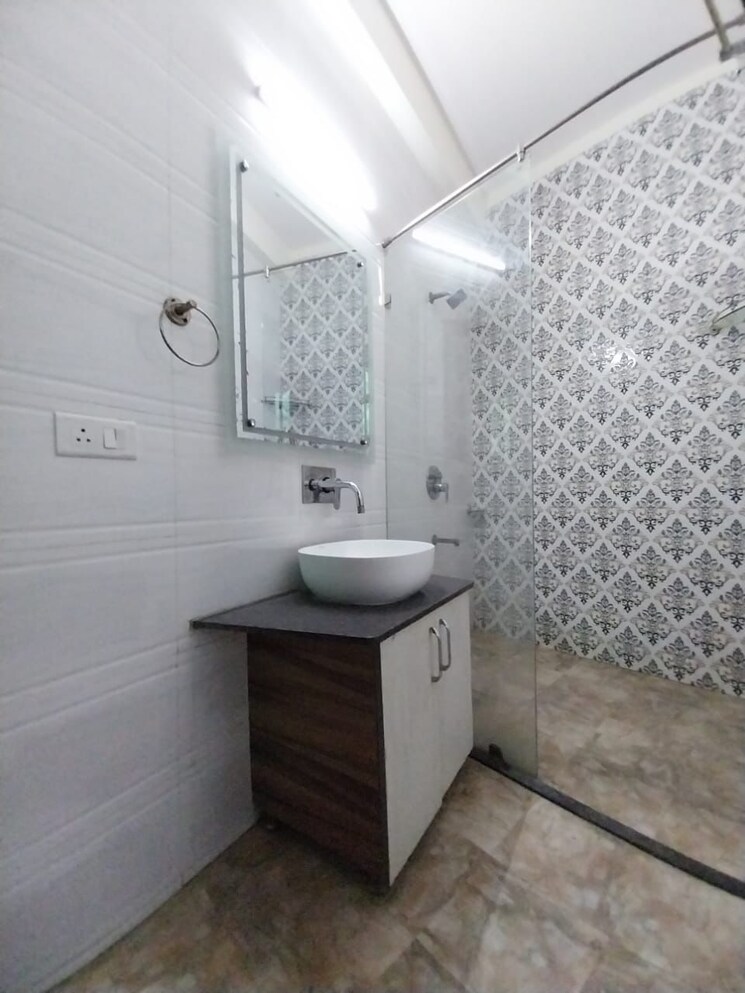 Bathroom, vipul-world-plots 5 Bedroom 2800 Sq.Ft. Builder Floor In Sector 48 Gurgaon 9232762