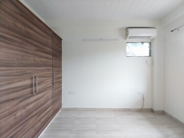 Room in 5 BHK Builder Floor at Vipul World Plots, Sector 48 – for Rent