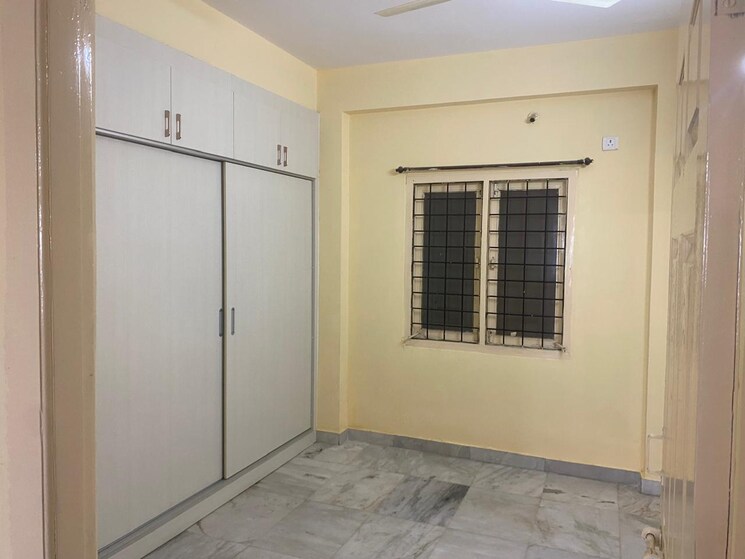 Room, sri-balaji-nilayam-madhapur 3 Bedroom 1600 Sq.Ft. Apartment In Madhapur Hyderabad 9232725