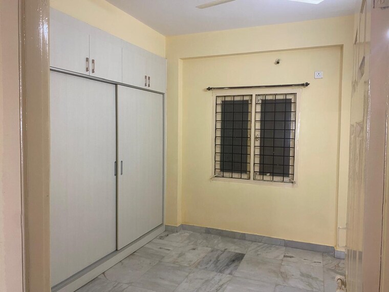 Room, sri-balaji-nilayam-madhapur 3 Bedroom 1600 Sq.Ft. Apartment In Madhapur Hyderabad 9232725