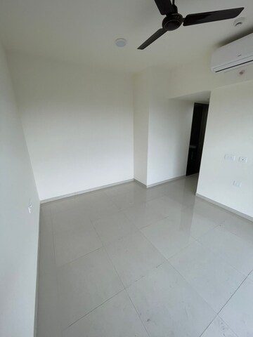 Room in 2 BHK Apartment at Hubtown Hillcrest JVLR, Andheri East – for Rent