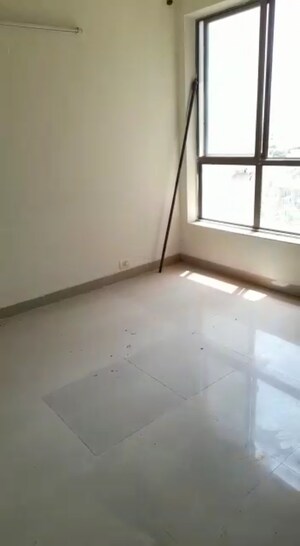 Room in 3 BHK Apartment at Unitech Uniworld Gardens 2, Sector 47 – for Rent
