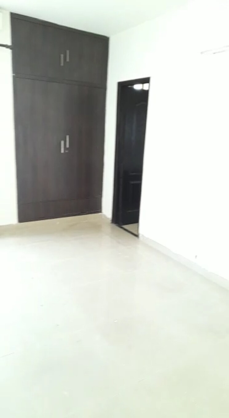 Room, unitech-uniworld-gardens-2 3 Bedroom 1355 Sq.Ft. Apartment In Sector 47 Gurgaon 9232845