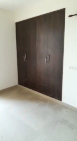 Room in 3 BHK Apartment at Unitech Uniworld Gardens 2, Sector 47 – for Rent