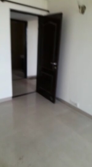 Room in 3 BHK Apartment at Unitech Uniworld Gardens 2, Sector 47 – for Rent