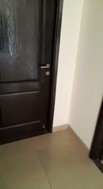 Furnished Amenities in 3 BHK Apartment at Unitech Uniworld Gardens 2, Sector 47 – for Rent
