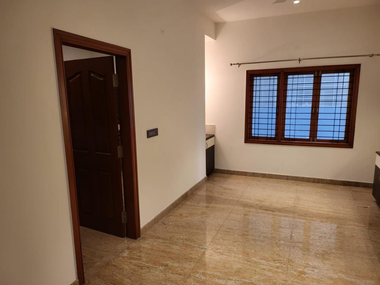 3 BHK + Extra Room Apartment For Rent in Benson Apartments