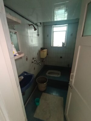 Team Area in 2 BHK Apartment at Crystal Rose, Kandivali West – for Rent