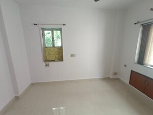 Room in 2 BHK Apartment at Crystal Rose, Kandivali West – for Rent