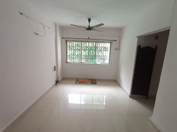 Bedroom in 2 BHK Apartment at Crystal Rose, Kandivali West – for Rent