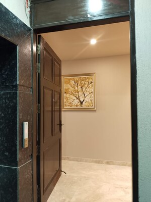 Room in 4 BHK Builder Floor at Vipul Square, Sushant Lok I – for Sale