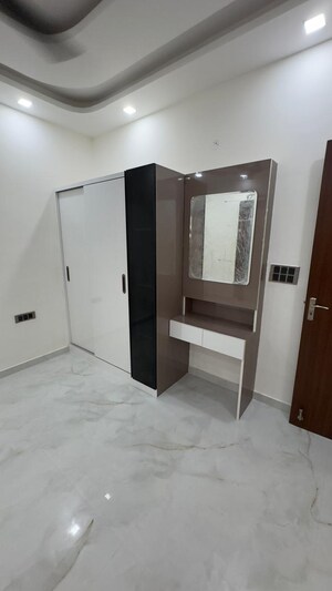 Room in 3 BHK Builder Floor at Sector 81 – for Rent