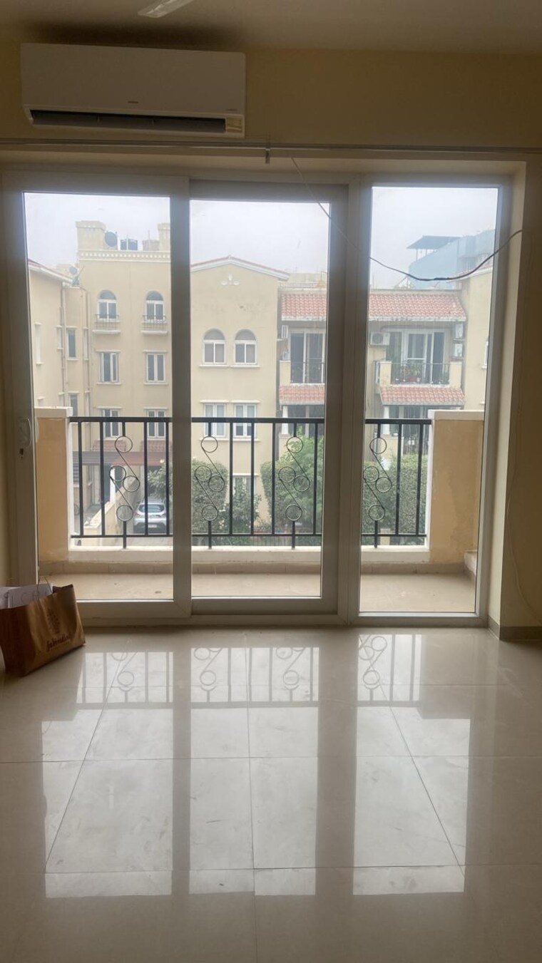 Room, emaar-mgf-emerald-hills 4 Bedroom 300 Sq.Yd. Apartment In Sector 65 Gurgaon 9232922