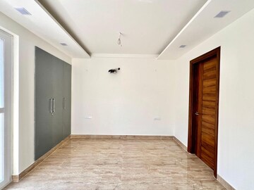 Room in 3 BHK Builder Floor at Sector 84 – for Rent