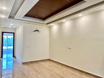 Room in 3 BHK Builder Floor at Sector 84 – for Rent