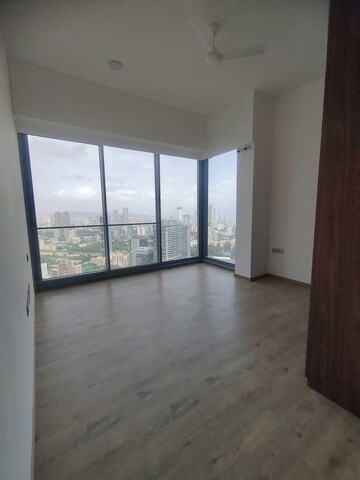 Room in 4 BHK Apartment at Rustomjee Crown, Prabhadevi – for Rent