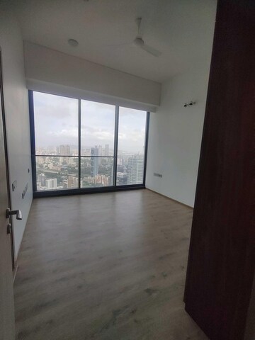 Room in 4 BHK Apartment at Rustomjee Crown, Prabhadevi – for Rent