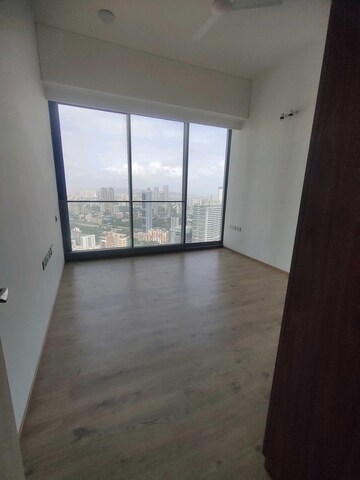 Room in 4 BHK Apartment at Rustomjee Crown, Prabhadevi – for Rent