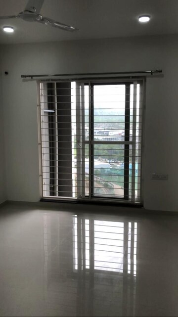Room in 2 BHK Apartment at Goel Ganga Legend, Bavdhan – for Rent