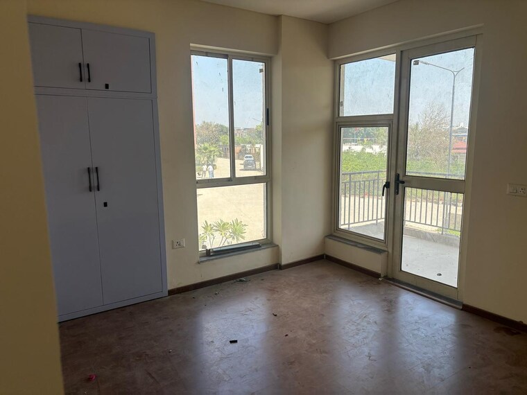 Room, imperia-esfera 3 Bedroom 1850 Sq.Ft. Apartment In Sector 37c Gurgaon 9232998