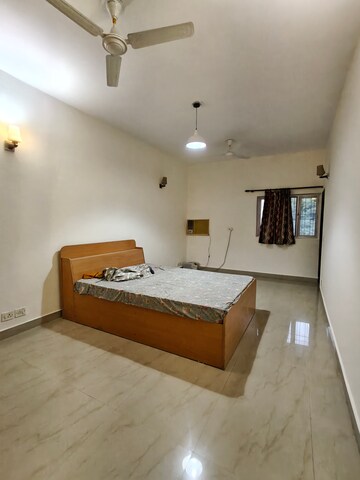 Bedroom in 2.5 BHK Builder Floor at Sector 43 – for Rent