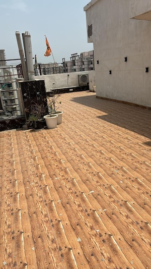 Parking in 3.5 BHK Apartment at Express Zenith, Sector 77 – for Sale