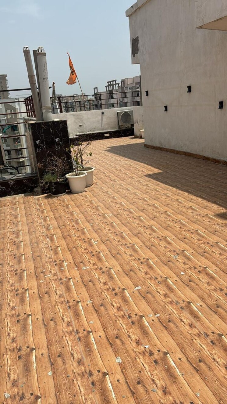  Parking, express-zenith 3.5 Bedroom 3600 Sq.Ft. Apartment In Sector 77 Noida 9233062