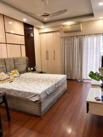 Bedroom in 3.5 BHK Apartment at Express Zenith, Sector 77 – for Sale