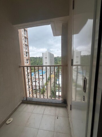 Room in 3 BHK Apartment at Godrej Green Vistas, Mahalunge – for Rent