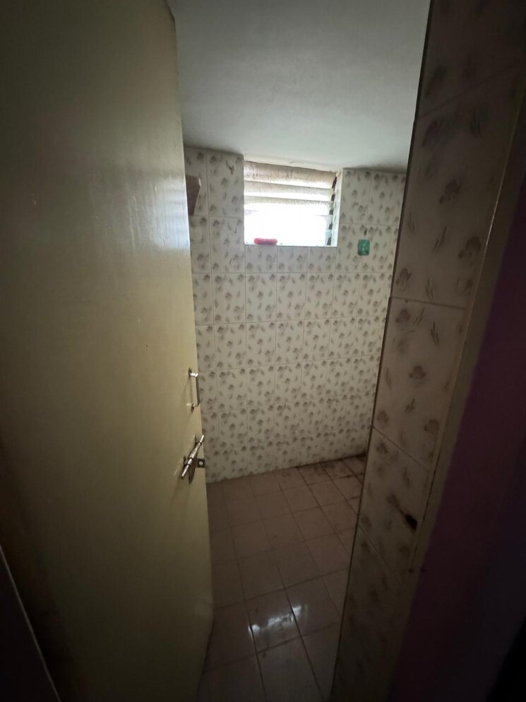 Bathroom, ghatalodia 6+ Bedroom 121 Sq.Yd. Independent House In Ghatalodia Ahmedabad 9233064