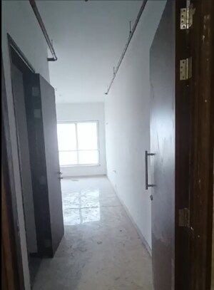 Room in 3 BHK Apartment at Kalpataru Radiance, Goregaon West – for Rent