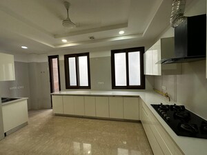 Room in 5 BHK Villa at Sainik Farm – for Rent
