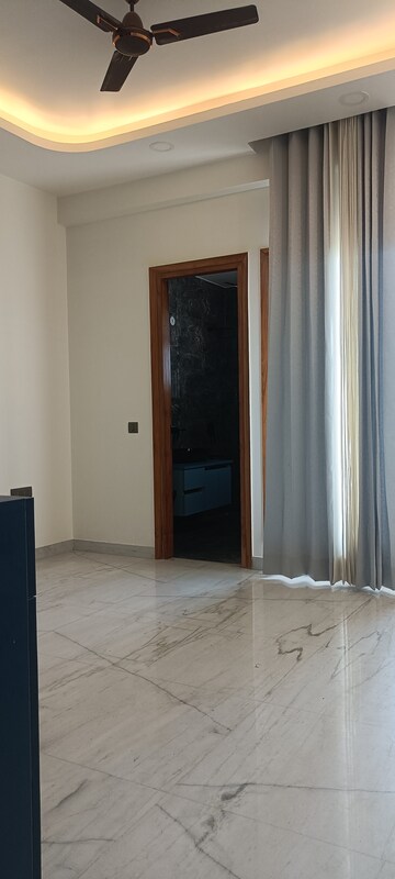 Room in 3 BHK Villa at Sector 41 – for Rent