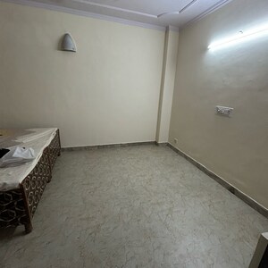 Room in 1 BHK Builder Floor at Kotla Mubarakpur – for Rent