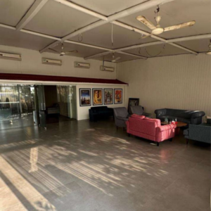 Parking in 6 BHK Villa at Juhu – for Rent