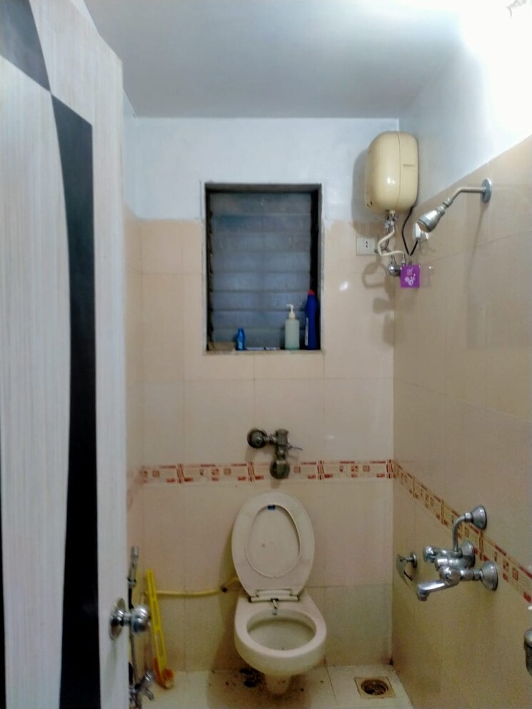 Bathroom, royal-galaxy-panchsheel-nagar 2 Bedroom 750 Sq.Ft. Apartment In Panchsheel Nagar Thane 9233179