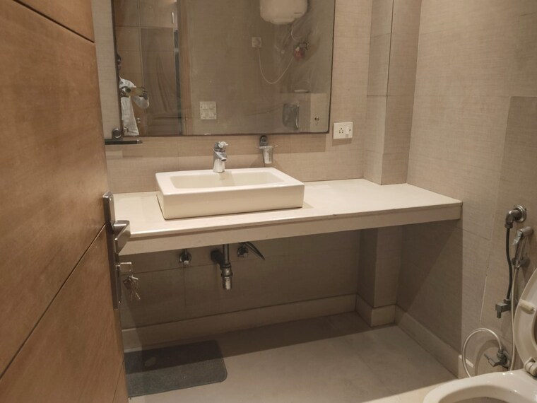 Bathroom, lajpat nagar 4 2 Bedroom 900 Sq.Ft. Builder Floor In Lajpat Nagar 4 Delhi 9233183