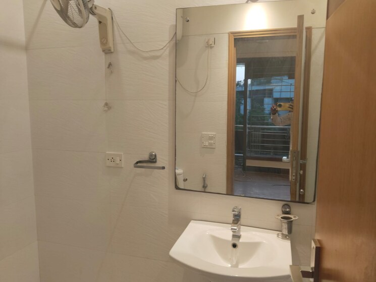 Bathroom, lajpat nagar 4 2 Bedroom 900 Sq.Ft. Builder Floor In Lajpat Nagar 4 Delhi 9233183