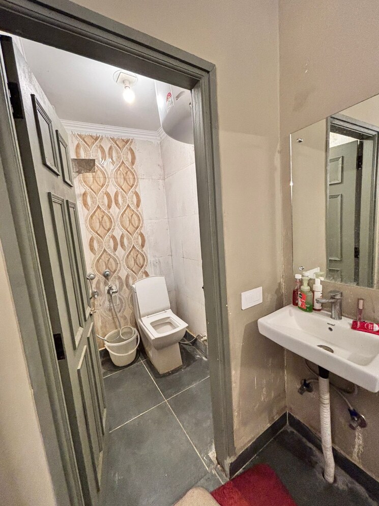 Attached Bathroom, panchsheel vihar 1 Bedroom 450 Sq.Ft. Apartment In Panchsheel Vihar Delhi 9233186