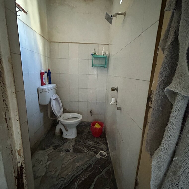 Bathroom, kotla mubarakpur 1 Bedroom 450 Sq.Ft. Builder Floor In Kotla Mubarakpur Delhi 9233206