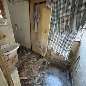 Team Area in 1 BHK Builder Floor at Kotla Mubarakpur – for Rent