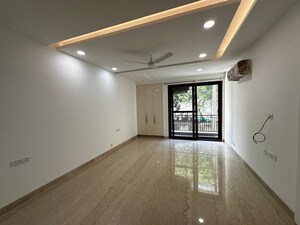 Room in 4 BHK Penthouse at Maharani Bagh – for Rent