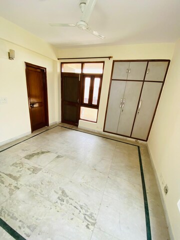 Room in 3 BHK Apartment at Sector 5 Dwarka – for Rent